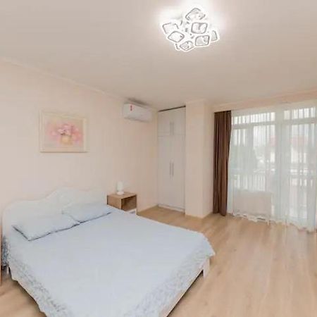 Comfortable Apartment In The Centre Одесса Экстерьер фото