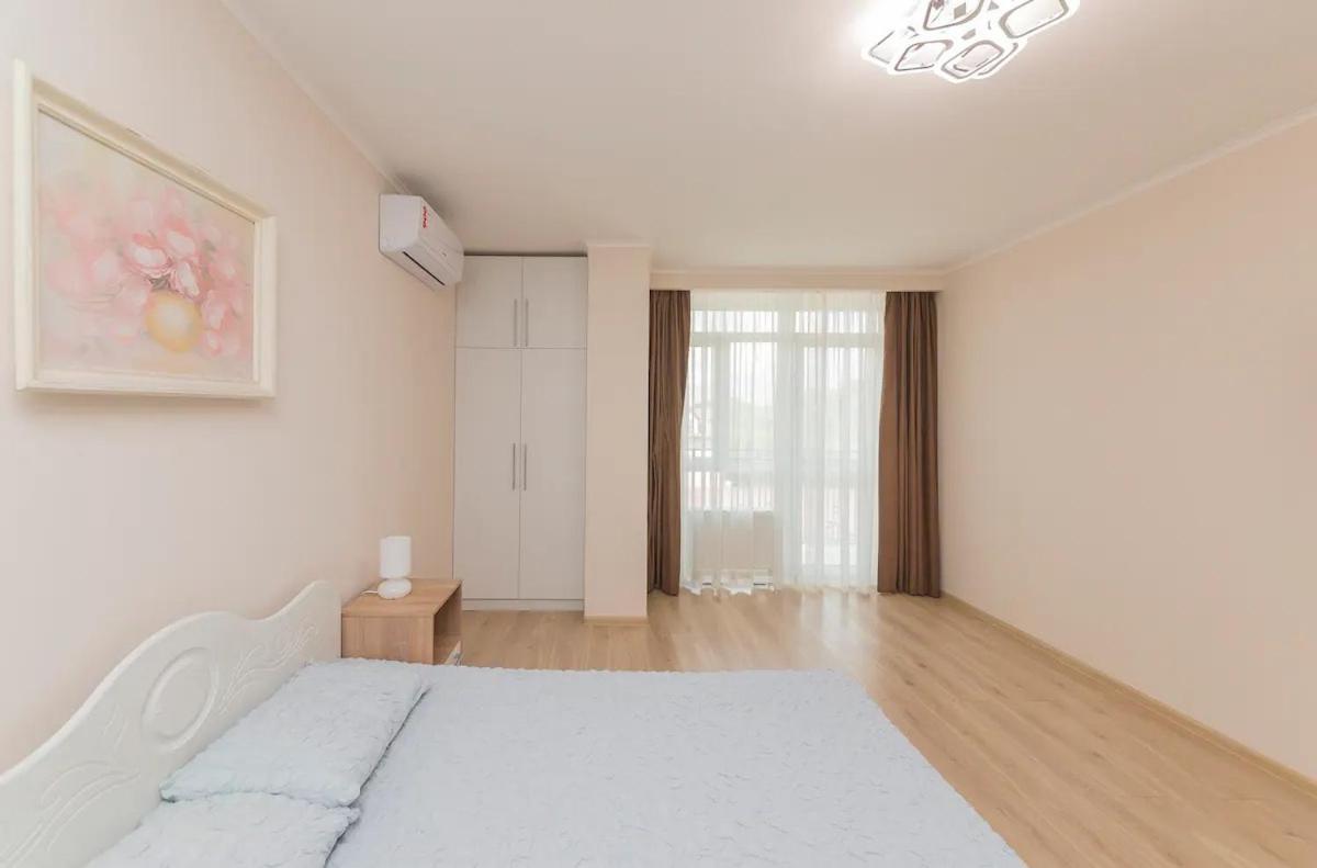 Comfortable Apartment In The Centre Одесса Экстерьер фото