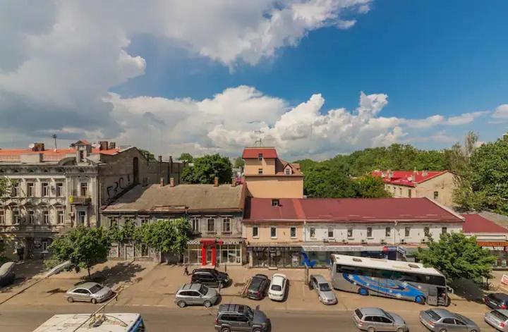 Comfortable Apartment In The Centre Одесса Экстерьер фото